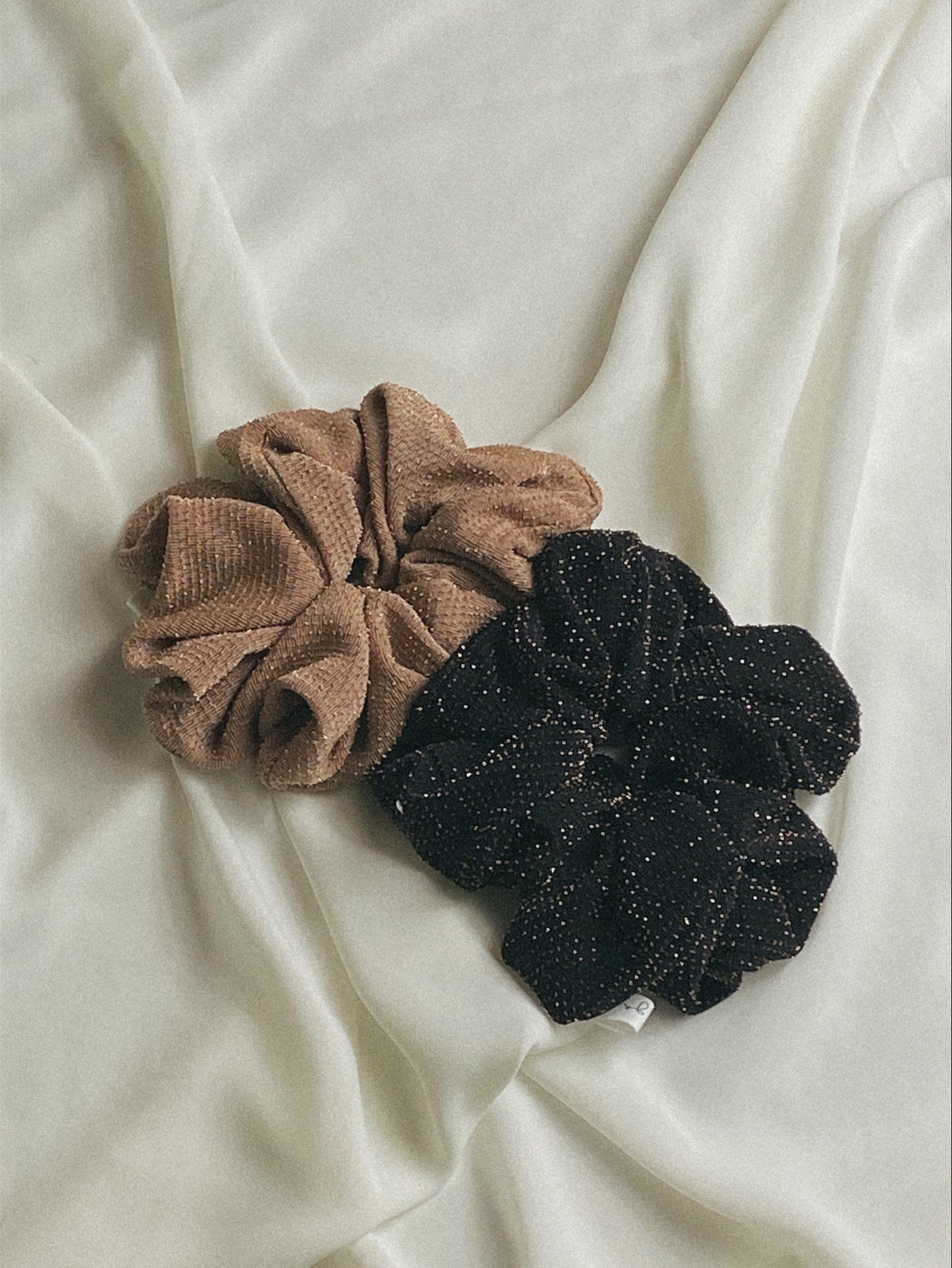 Dahlia Scrunchie